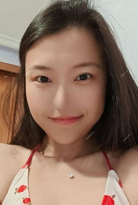Nora, Chinese beauty in Reykjavík