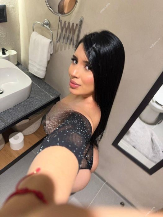 escort Emily, elegant Colombian companion in Reykjavík - Reykjavík 7